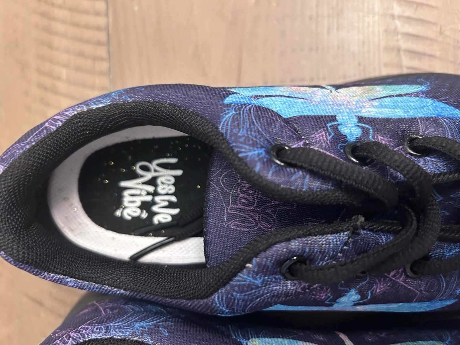 Dragonfly Yes We Vibe Women’s Sneakers – Size 8 never worn