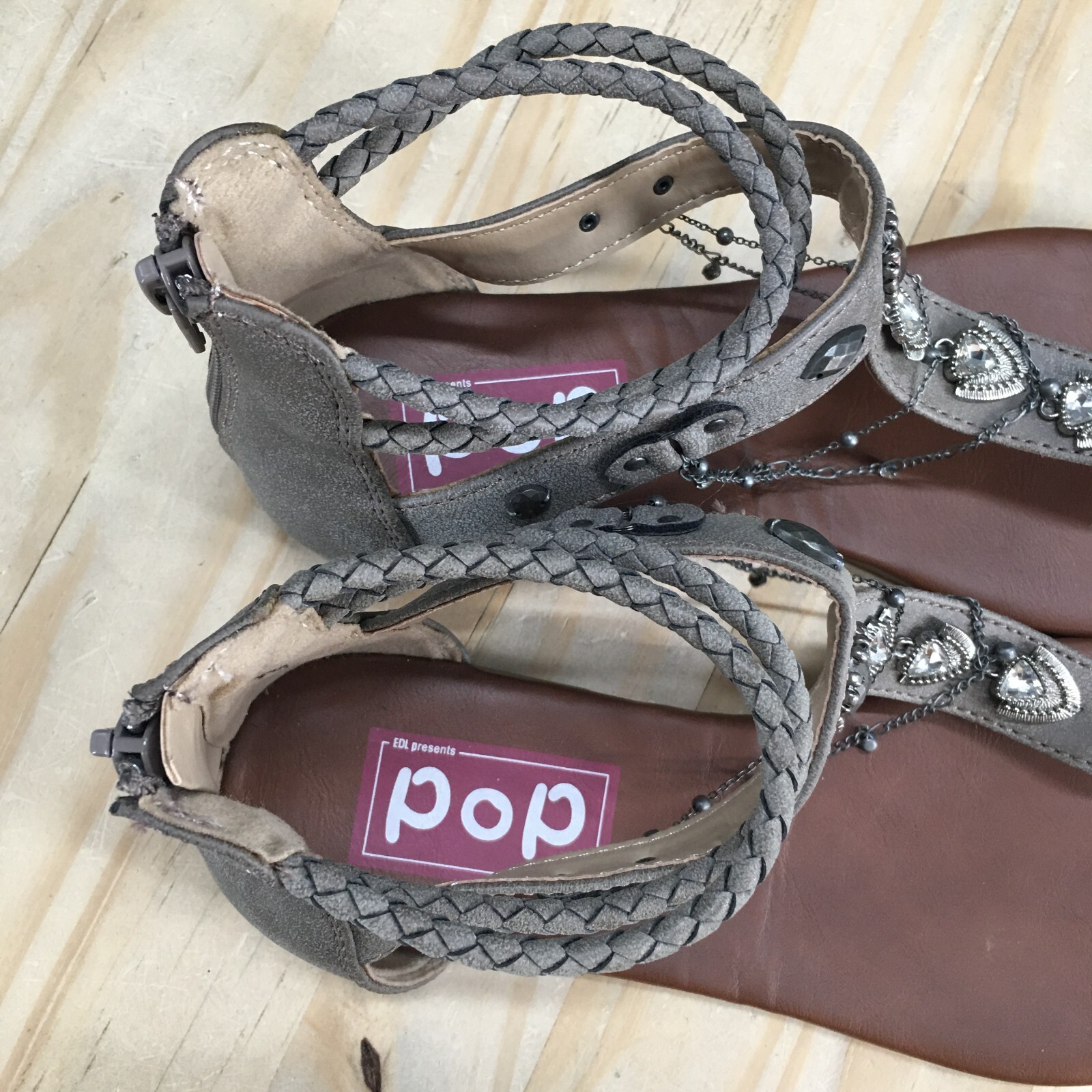 Pop Sandals Womens 7 M Daffodil Embellished Chain Gray T-Strap Comfort Casual