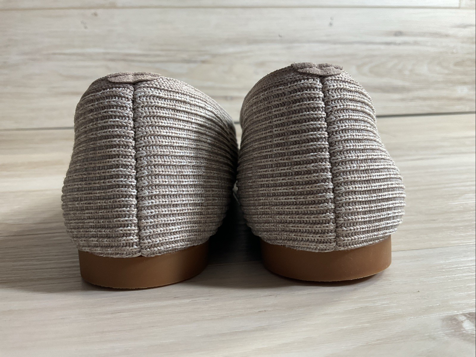 Vivaia Margot 2.0 Ballet Flats Sz 6.5 EU 37 Beige Ivory Square Toe V Cut Comfort