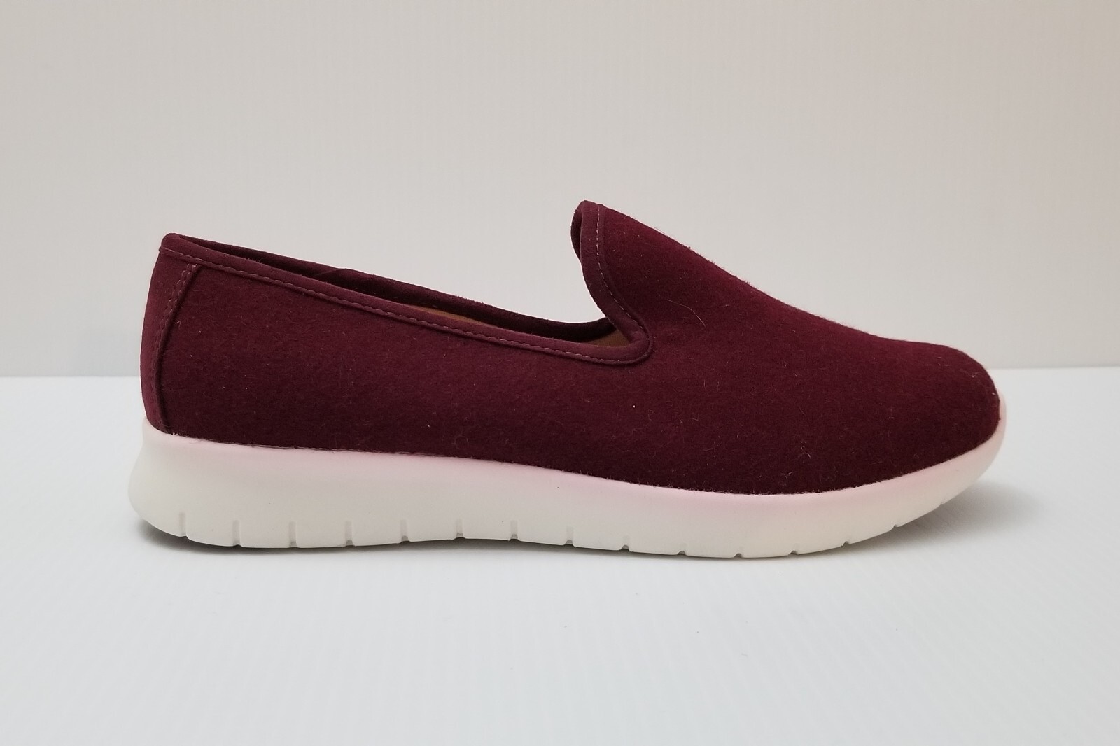 Lands End Womens 501815 Lightweight Comfort Wool Slip On Shoe Deep Claret 6D EUC