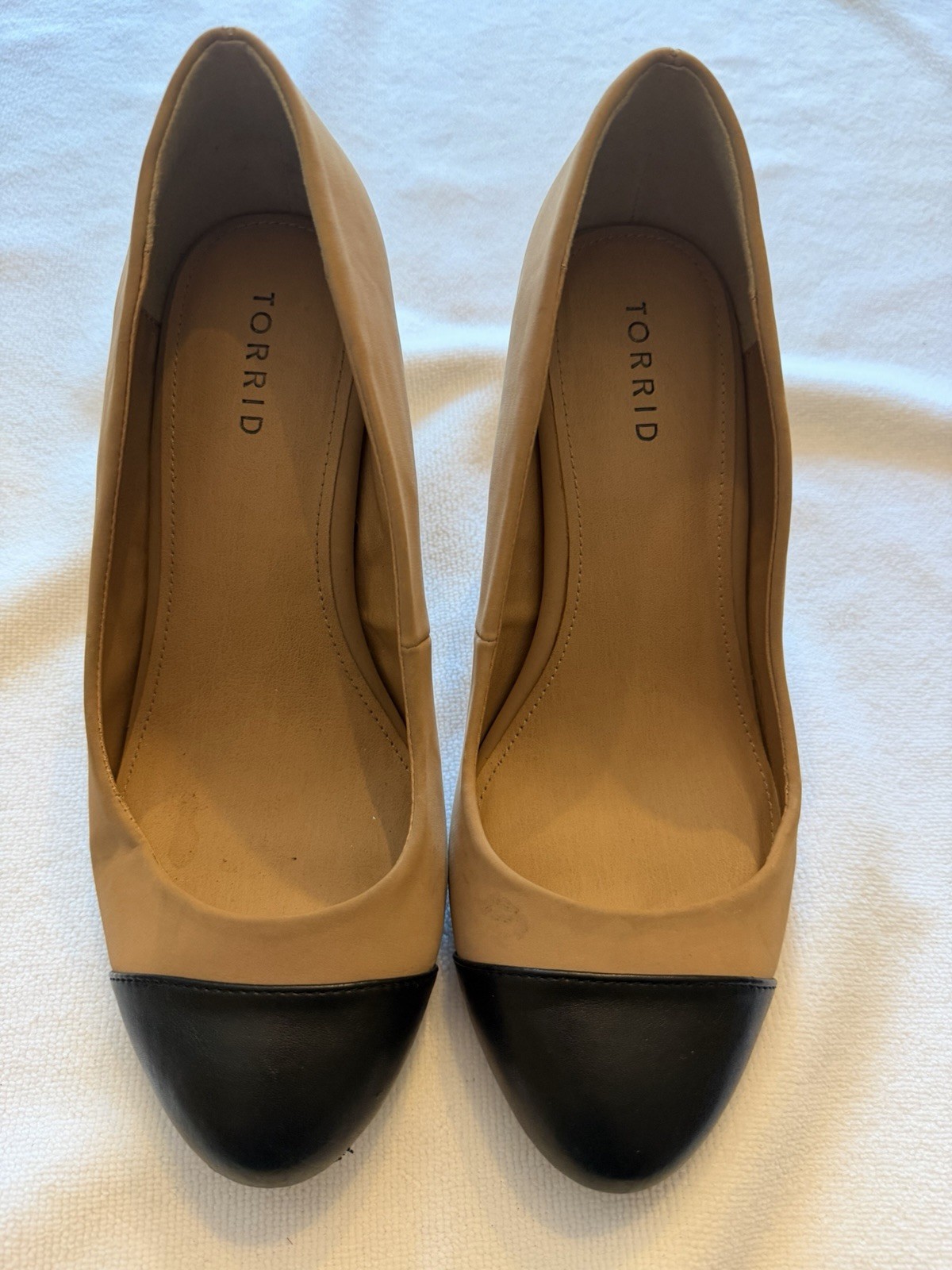 Torrid Leather Cap Toe Block Heel Pumps Beige/Black Slip-On Women’s 9W
