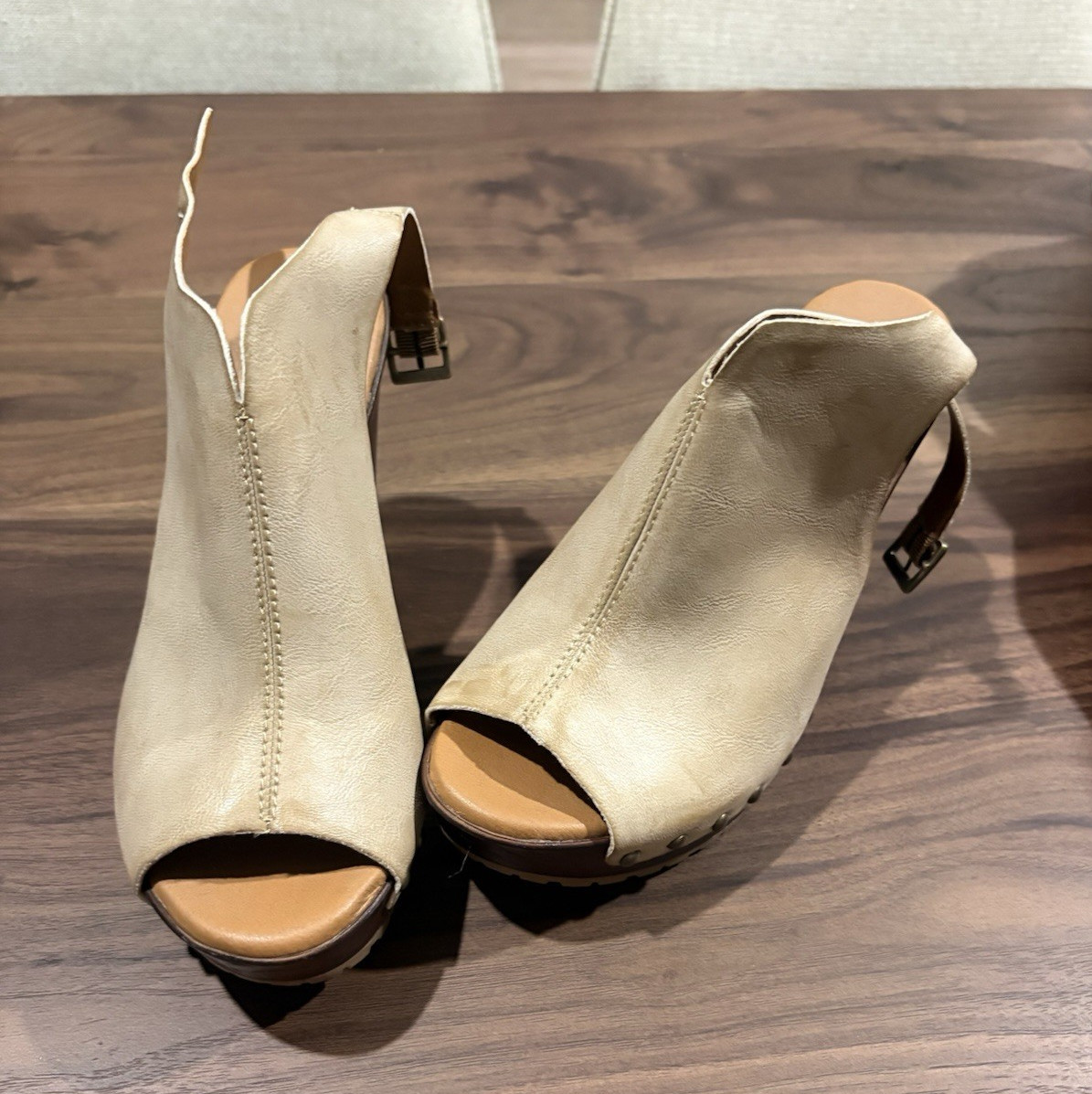 Torrid Leather Beige Slingback Peep Toe Sandals Studded Buckle, Women’s 7
