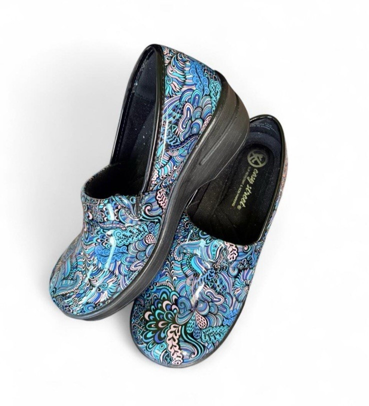 Garden Clogs psychedelic paisley blue woman’s shinny slides size 6.5