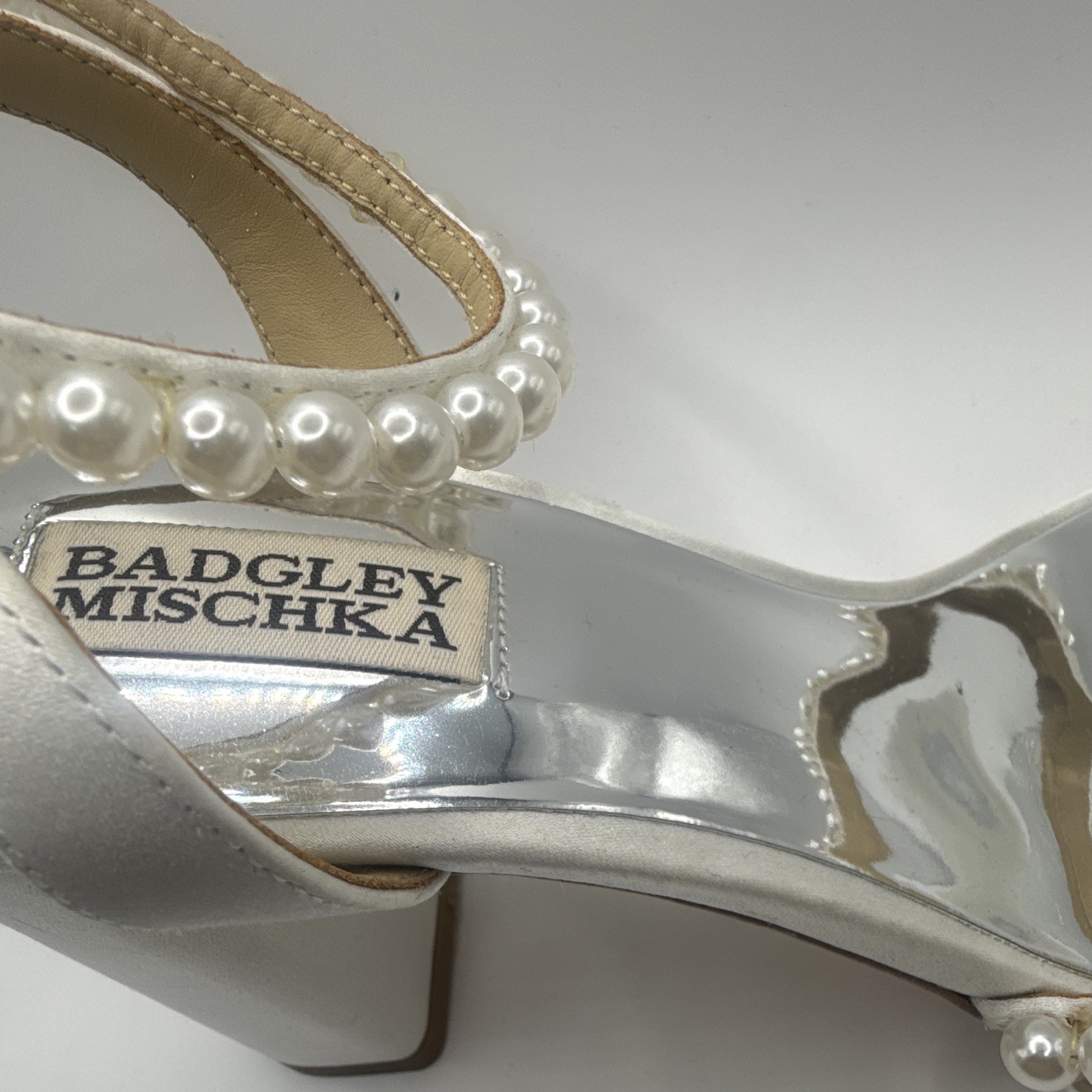 New No Box Badgley Mischka Feisty Pearl Ankle Strap Heels Size 9