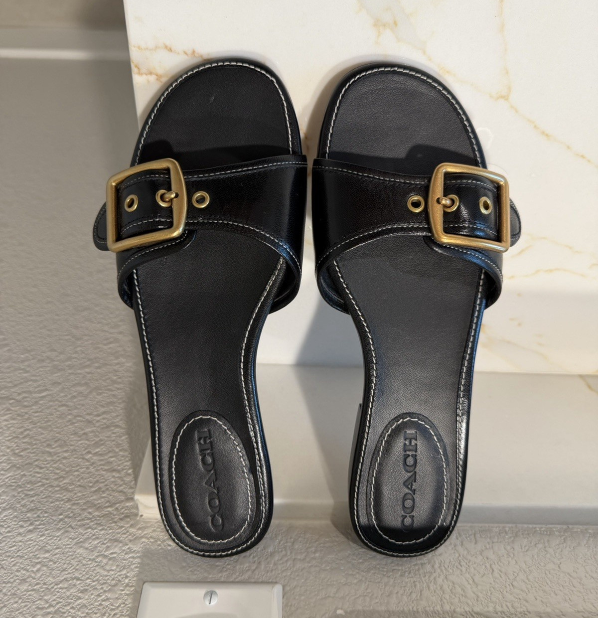 Coach Women’s Black Leather Slide Sandals Gold-Tone Buckle Solid US 7
