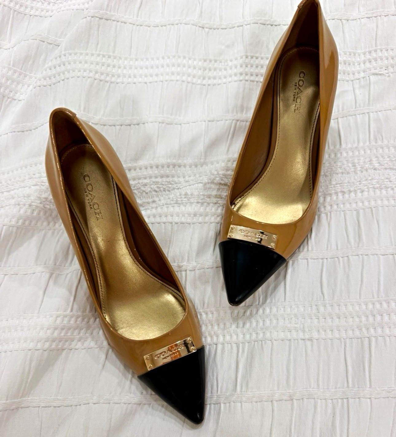 Coach Zan Patent Leather Pointed Toe Pumps Tapioca Tan Black Cap Toe Gold Plate