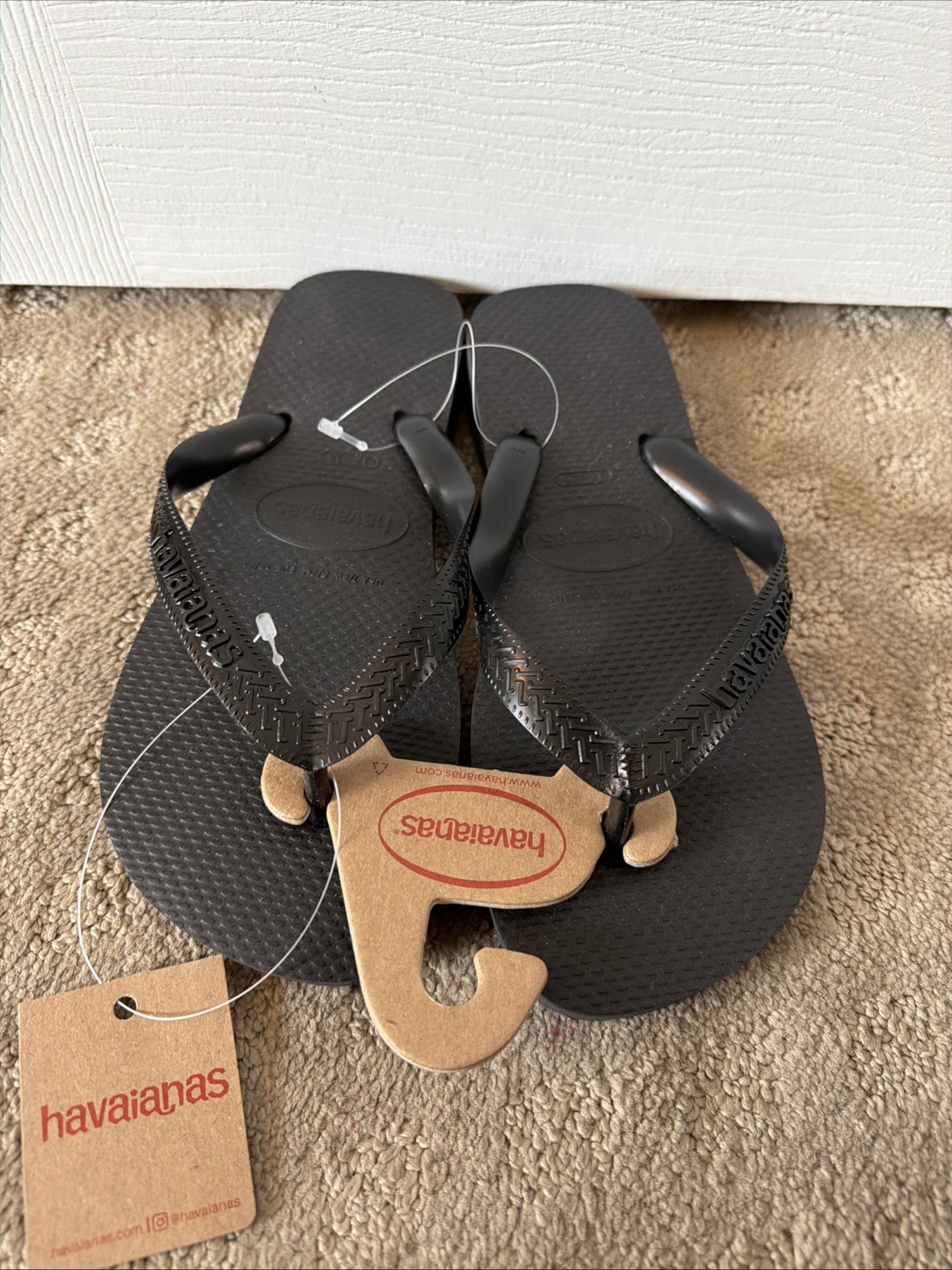 Havaianas Black Thong Flip Flop Slippers. Unisex. Size 7/8. NWT!