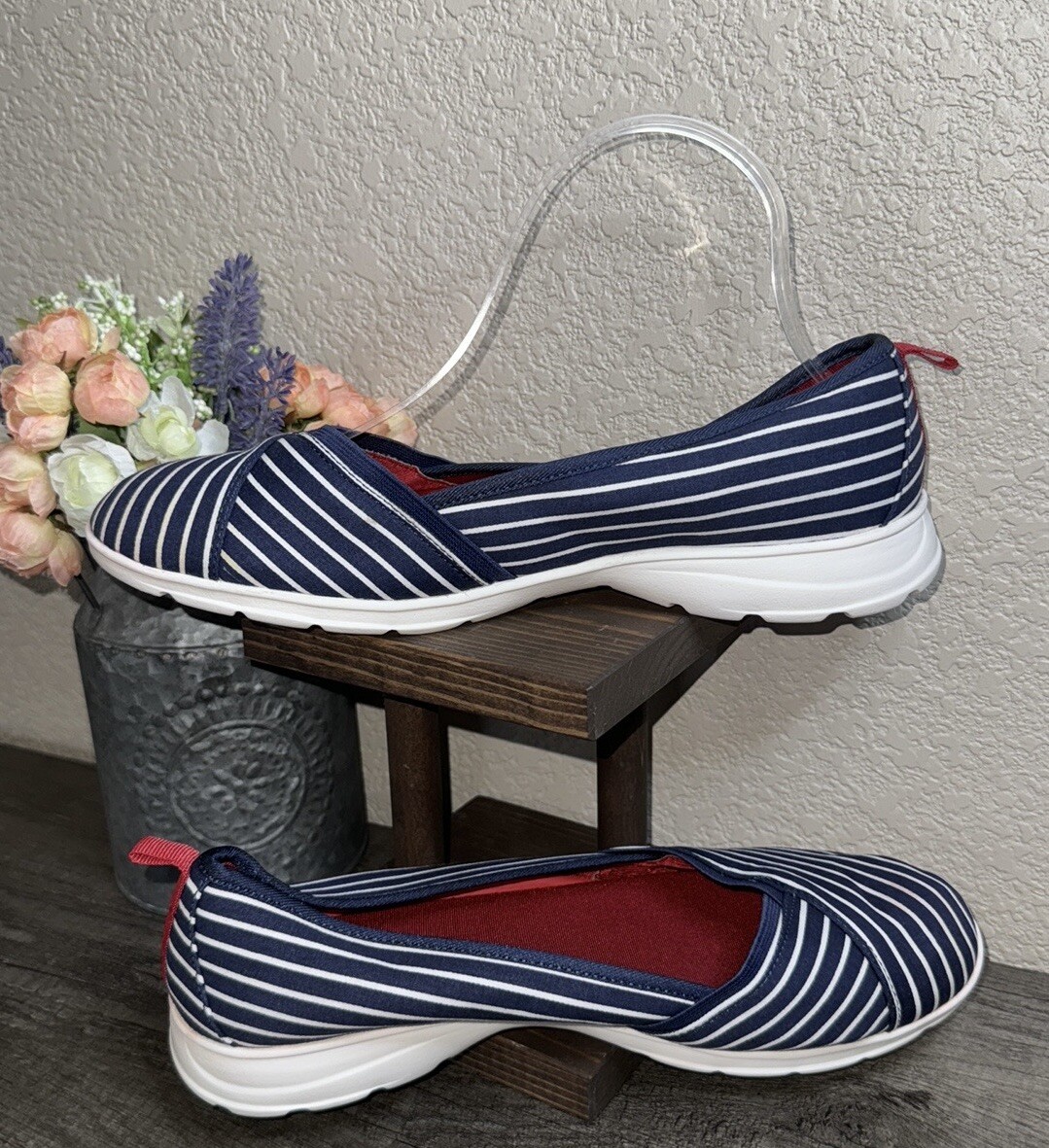 Land’s End Woman’s Deep Sea Navy Blue Stripe Lightweight Gatas Slip On Size 9.5D