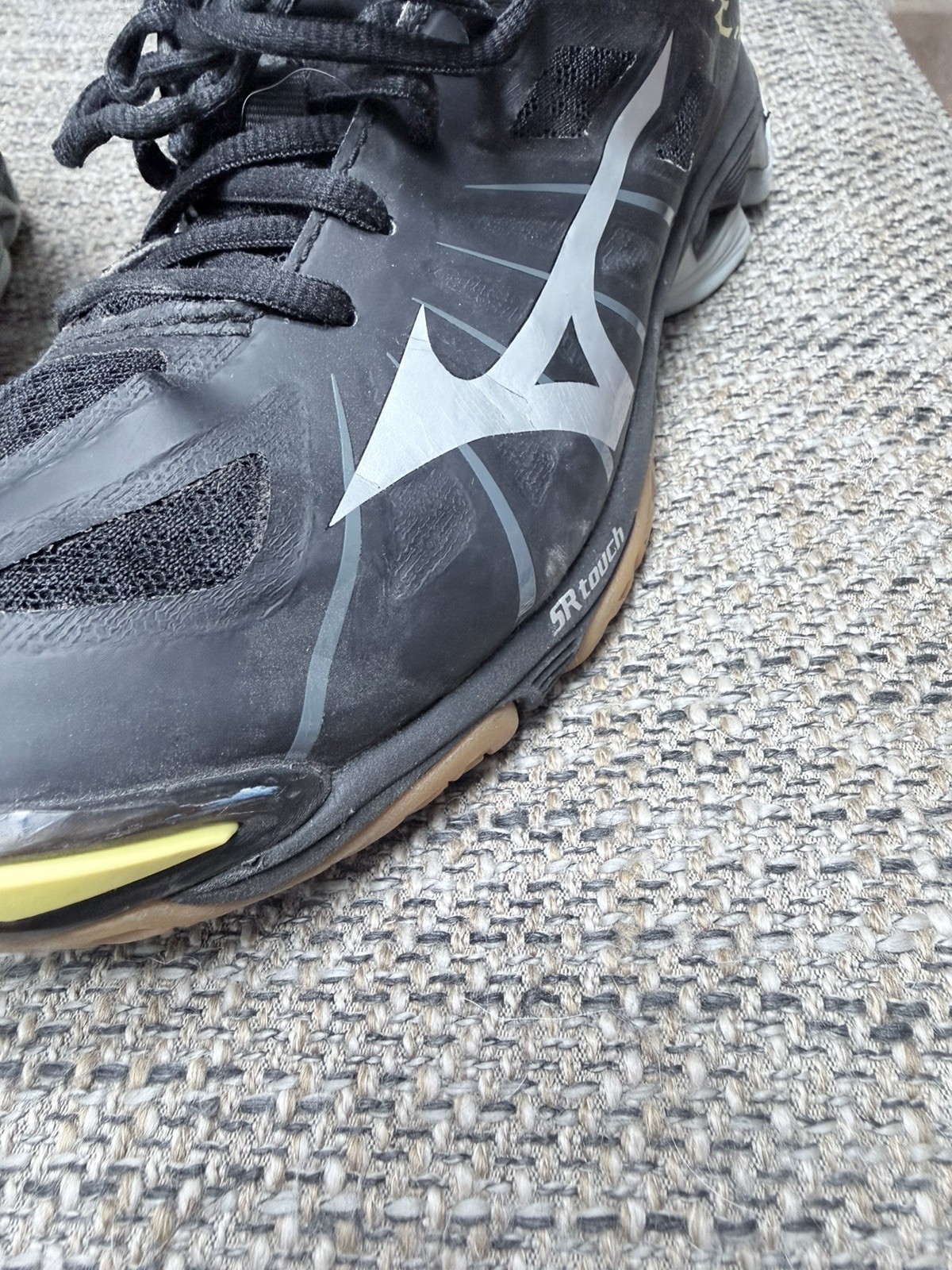Mizuno Wave Bolt 6 volleyball shoe black/silver womens size 8.5