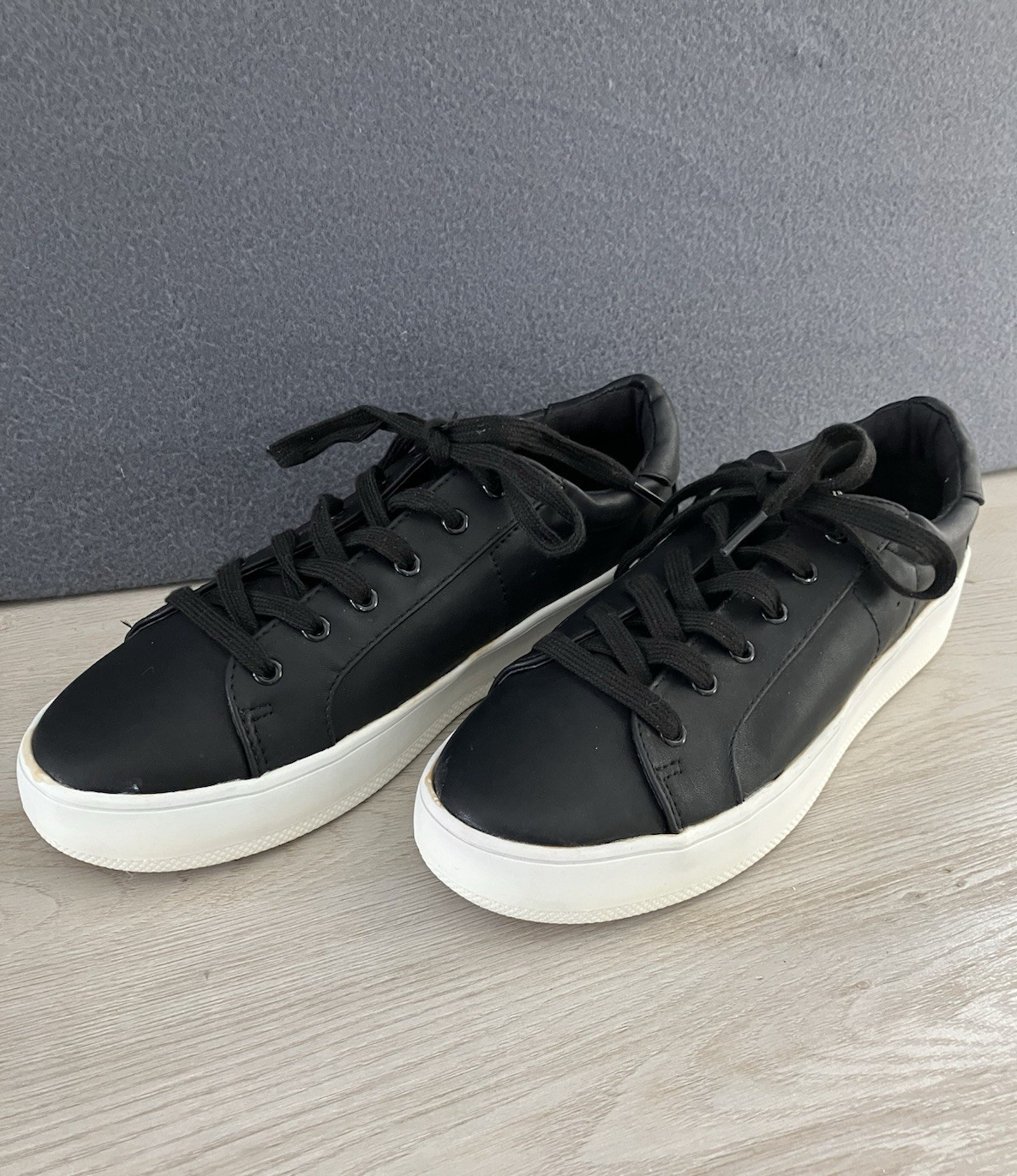 SM Womens 10 Black Casual Lace Up Platform Sneakers «Darcey» Model NWT READ