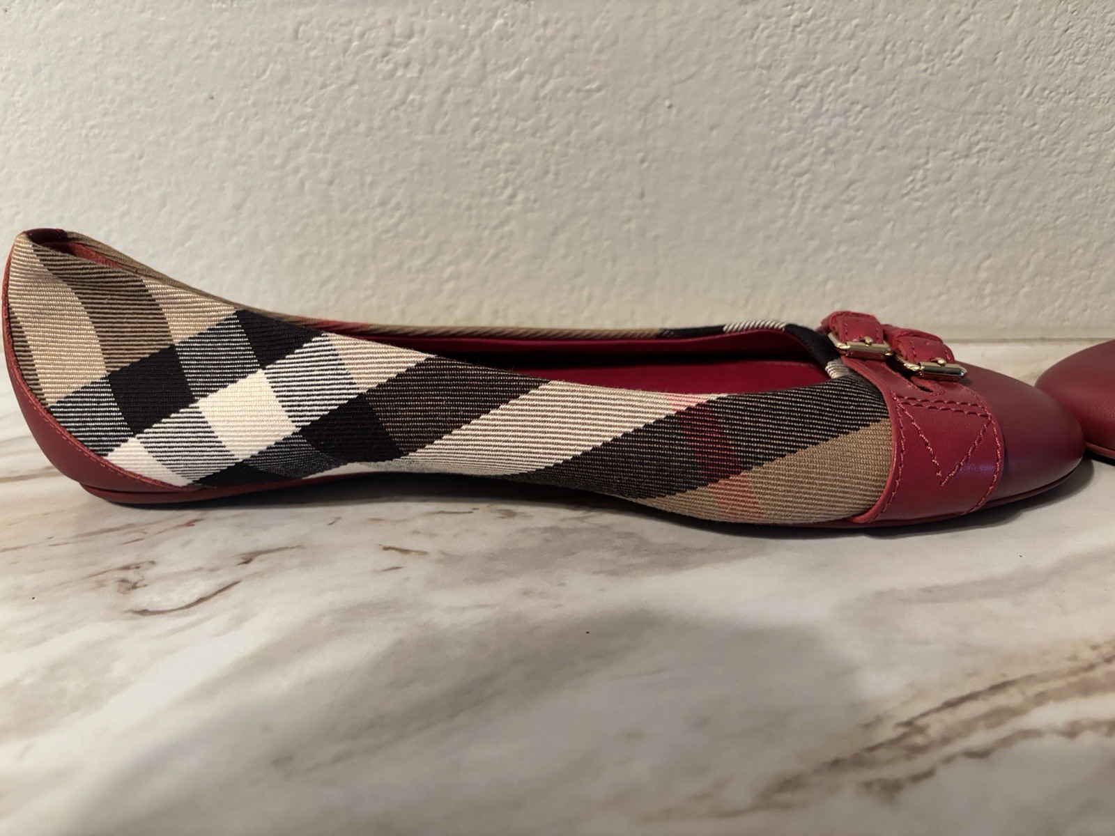 New Burberry Avonwick Nova Check Red Burgundy Leather Ballet Flats Sz 38 1/2 US9