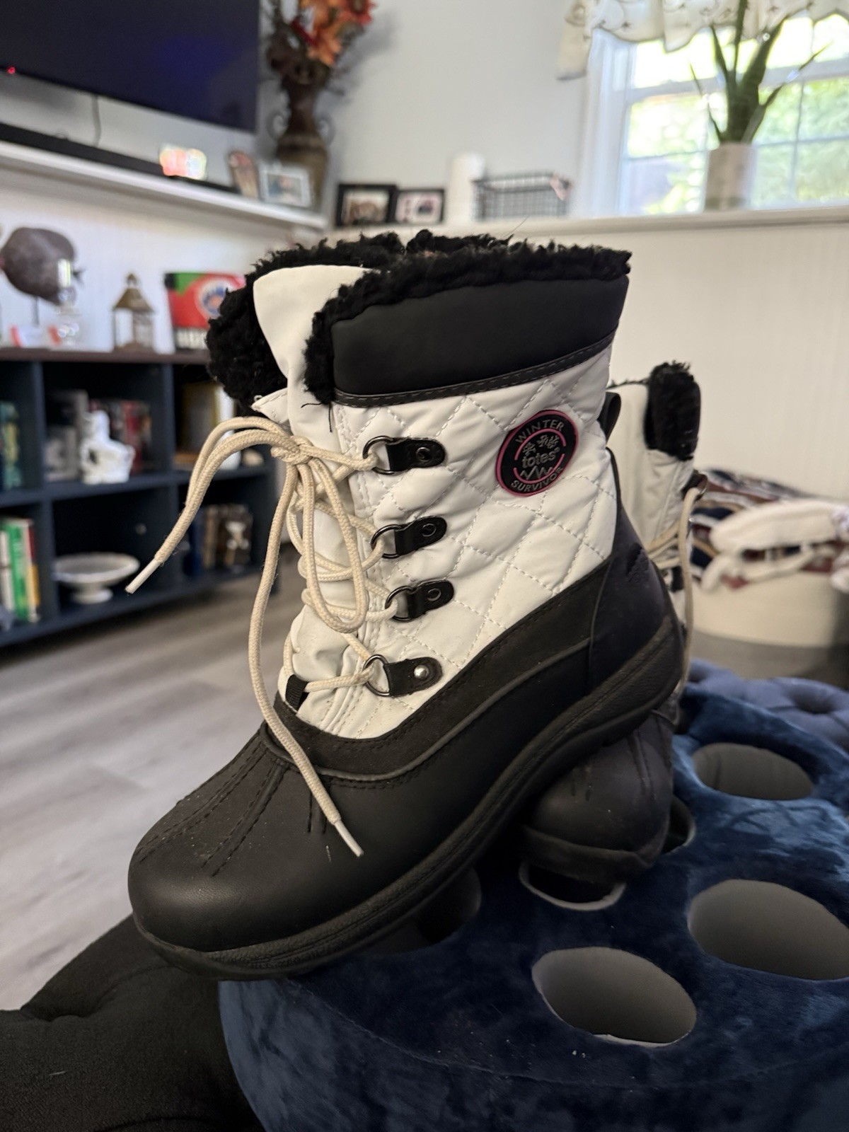 Totes Winter Survivor Women’s Lace-Up Faux Fur Lined Mid-Calf Snow Boots 7