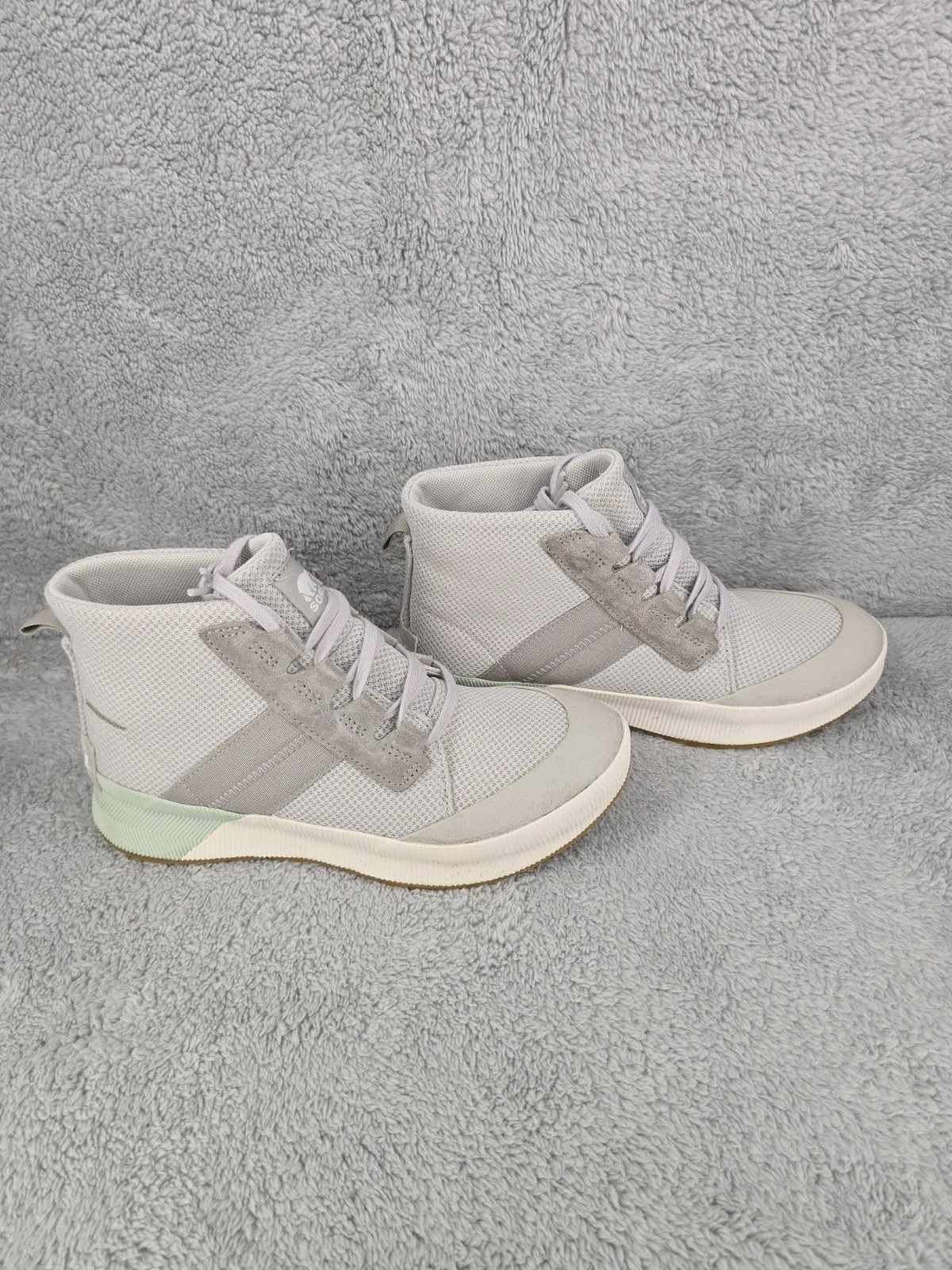 Sorel Women’s Out n About III Waterproof Mid Sneaker In Grey Size 10 GUC.