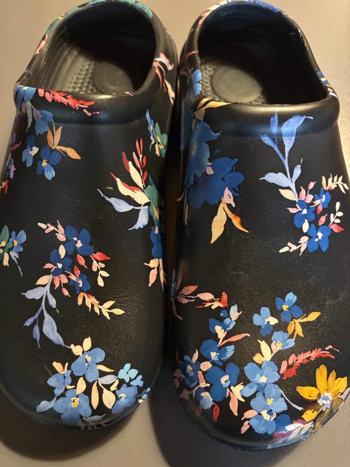 Totes Everywear Women’s Clogs Black Gardening Floral Size 8 Slip On