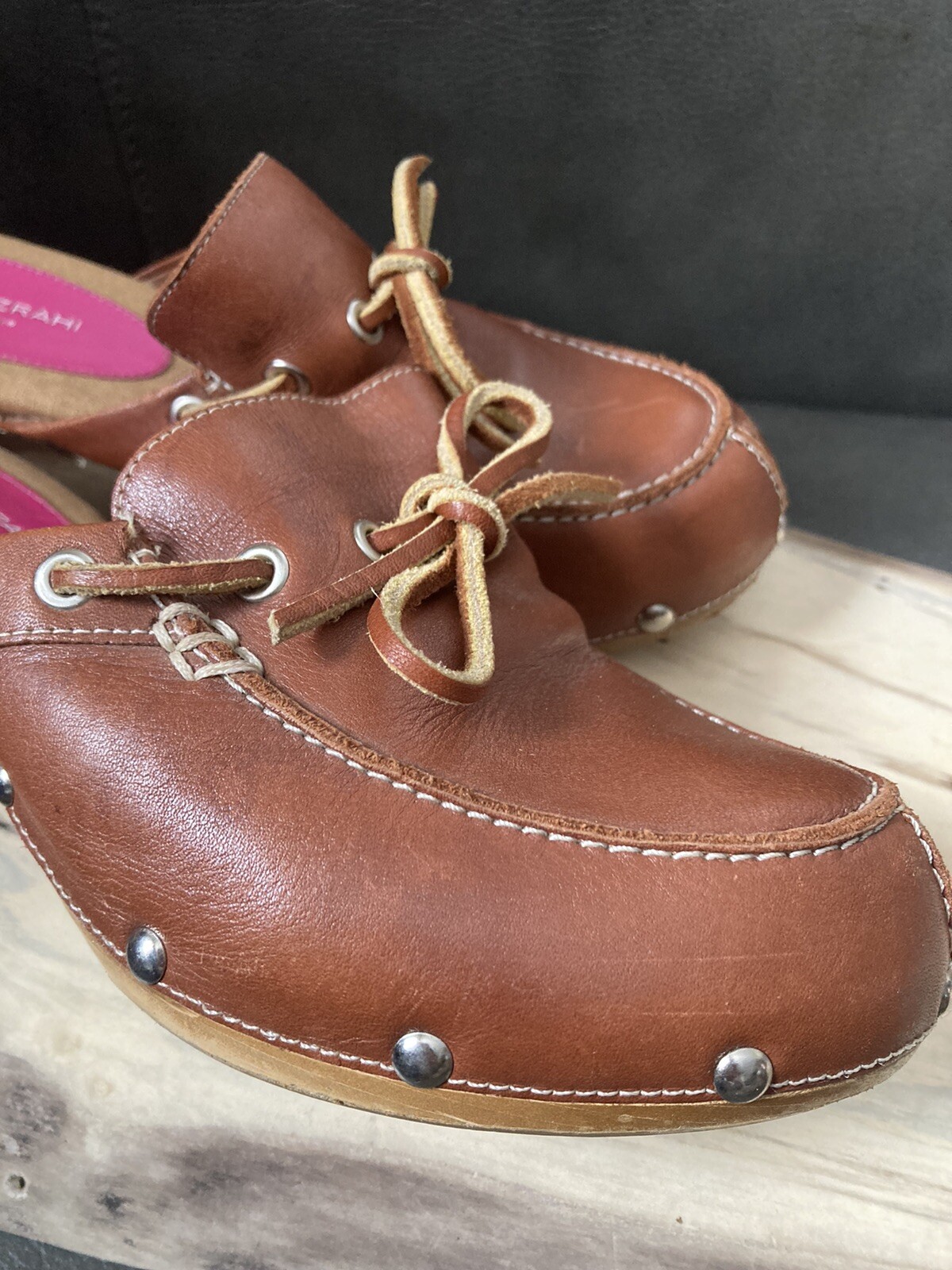 Vtg ISAAC MIZRAHI X TARGET Clogs Sz 7.5 Brown Leather 2.5” Heel Studs Bow LORI