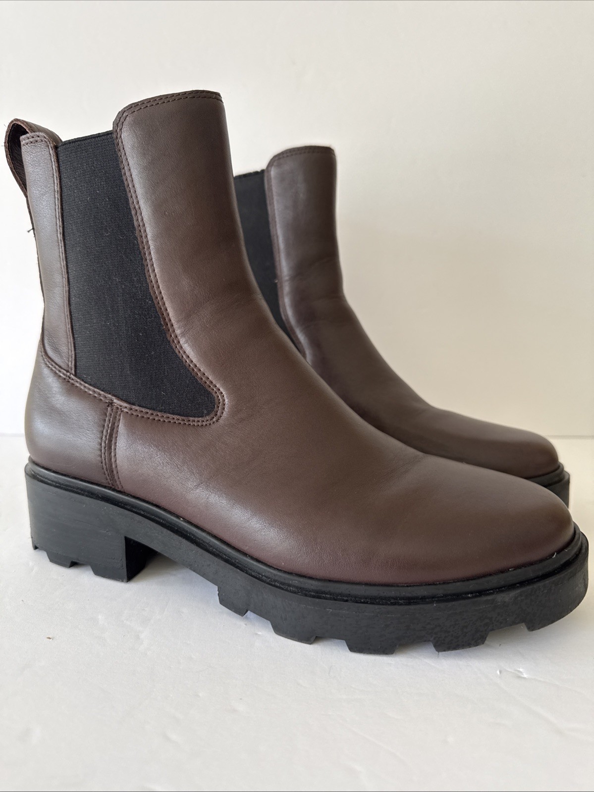 Madwell The Wyckoff Chelsea Lugsole Boot in Chocolate Raisin Size 8.5