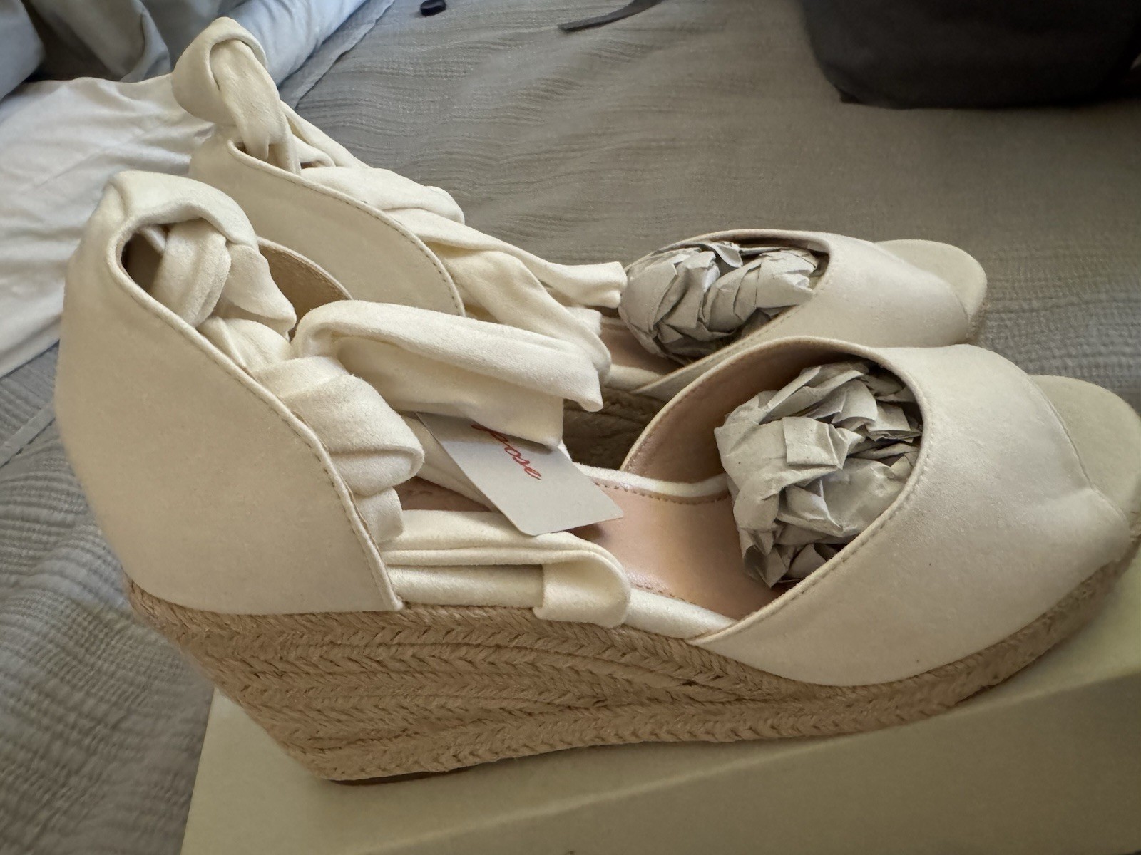 Vepose New York White Espadrille Wedge Sandals Ankle Strap Bow Tie 8.5
