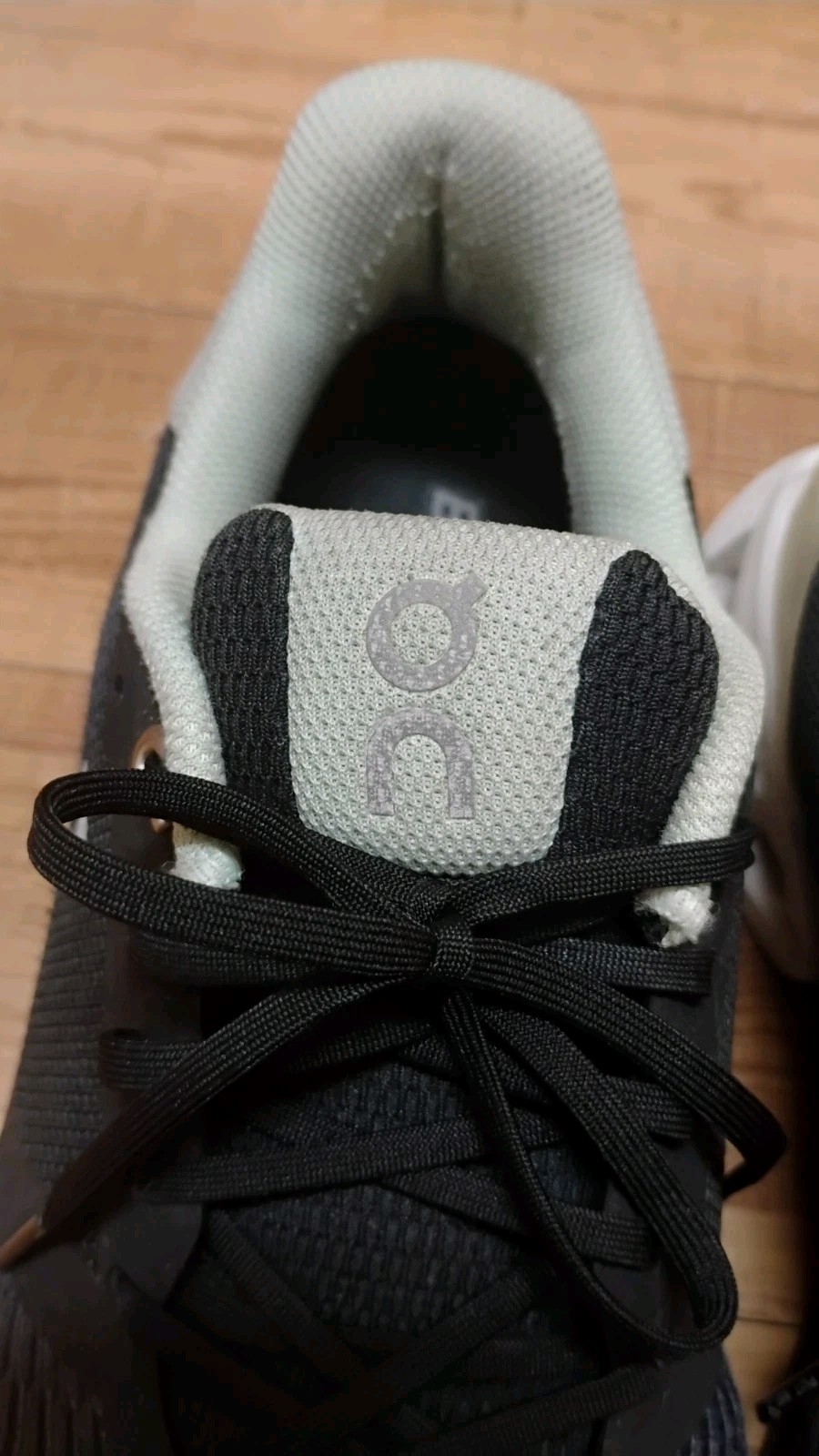 ON Cloud Flyer 2 Running Shoes Womens Size 9 Black White Green Gym Workout Hike
