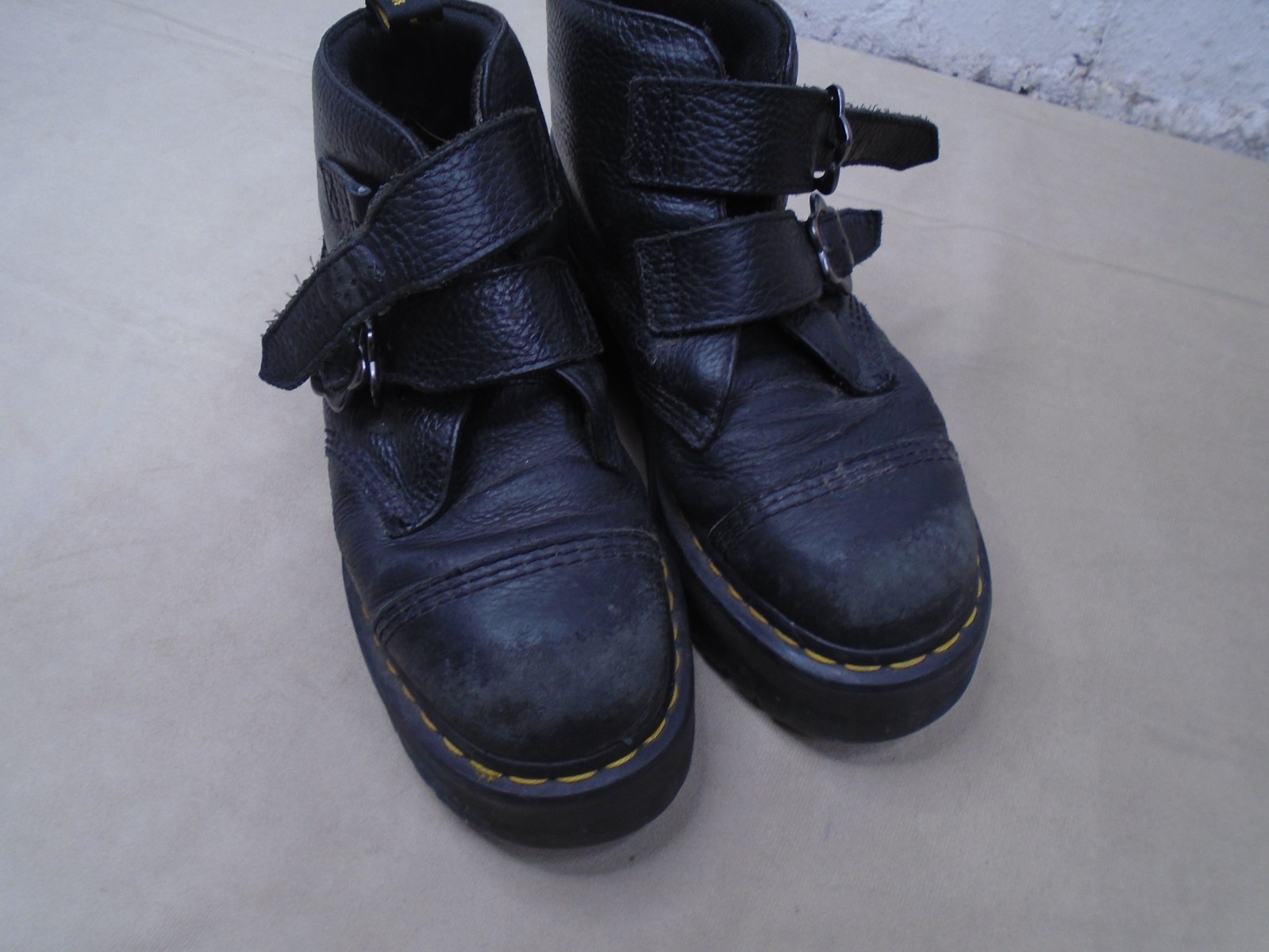 Dr. Martens WOMEN’S LA004 KV04X DEVON FLOWER ANKLE BOOT BLACK MILLED NAPPA SZ 10