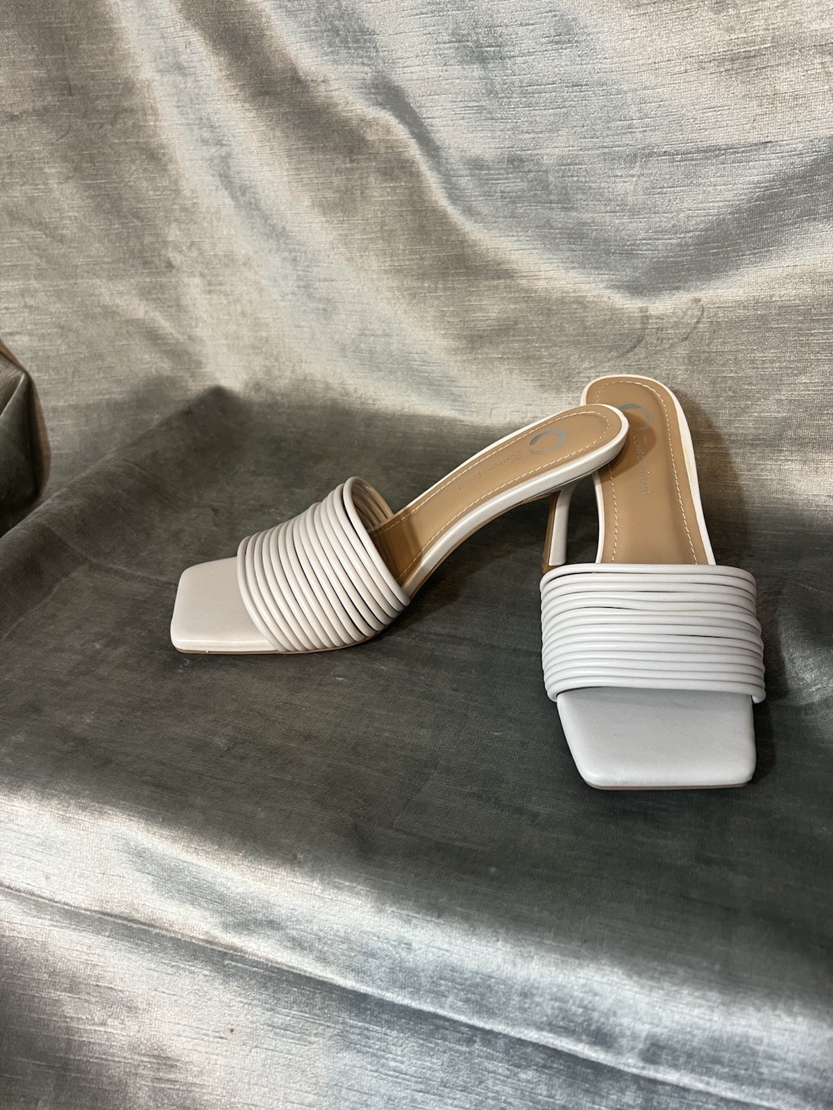 #5935. NEW! Tru Comfort Foam Calliope Heeled Off White Sandals. Size 7