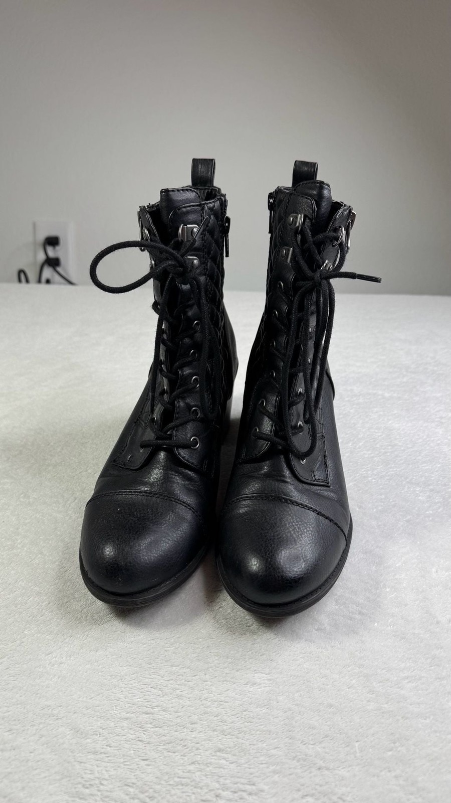 White Mountain Dorsett Women’s Quilted Lace-Up Combat Boots
