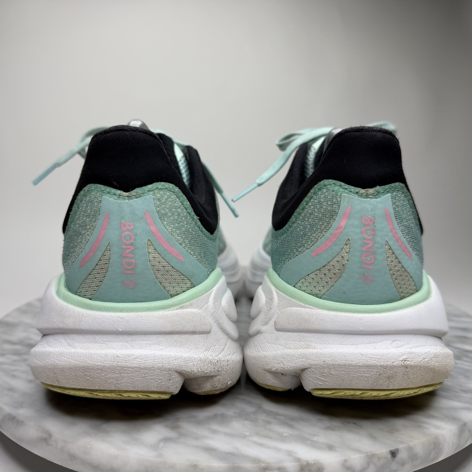 Hoka OneOne Bondi 9 Spark/Mint Fluorite Running Shoe’ Women Size 9.5B NO INSOLES
