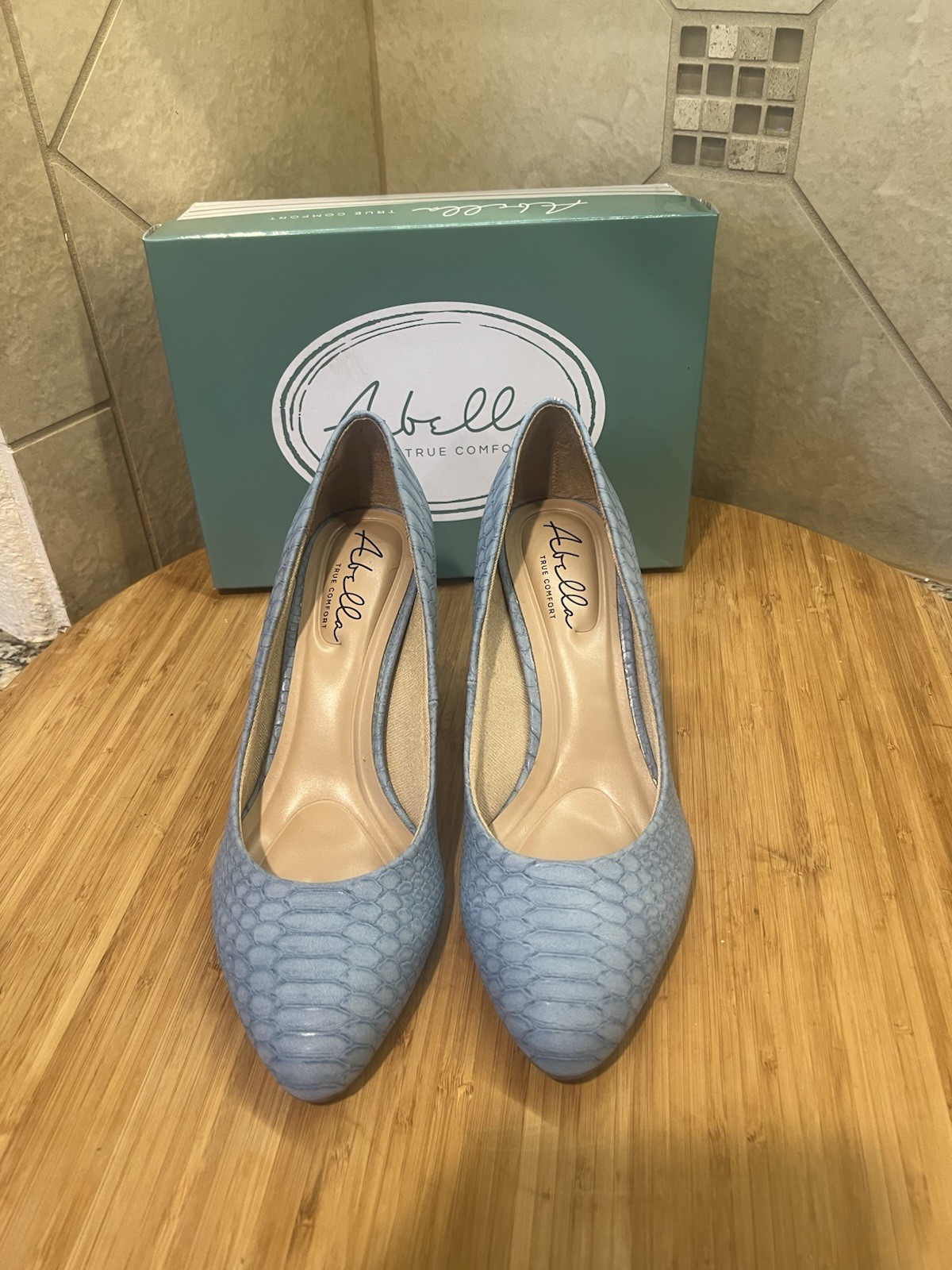 Abella True Comfort Women Blue 2.9” Heels US Size 8.5 Career Business Formal Y2K