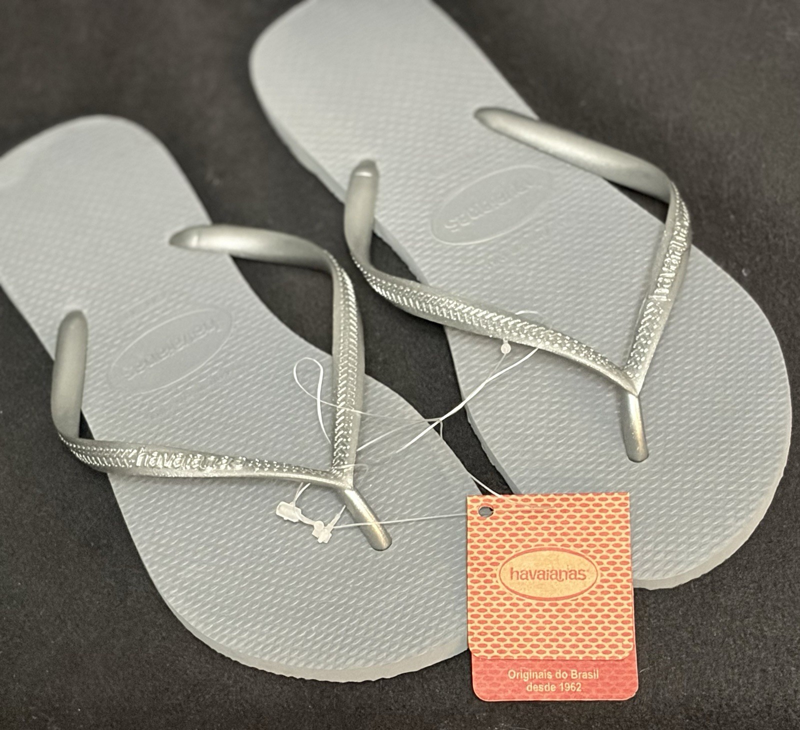 Havaianas Unisex Flip Flops/Sandals. Size 11-12W. Gray Authentic Havaianas