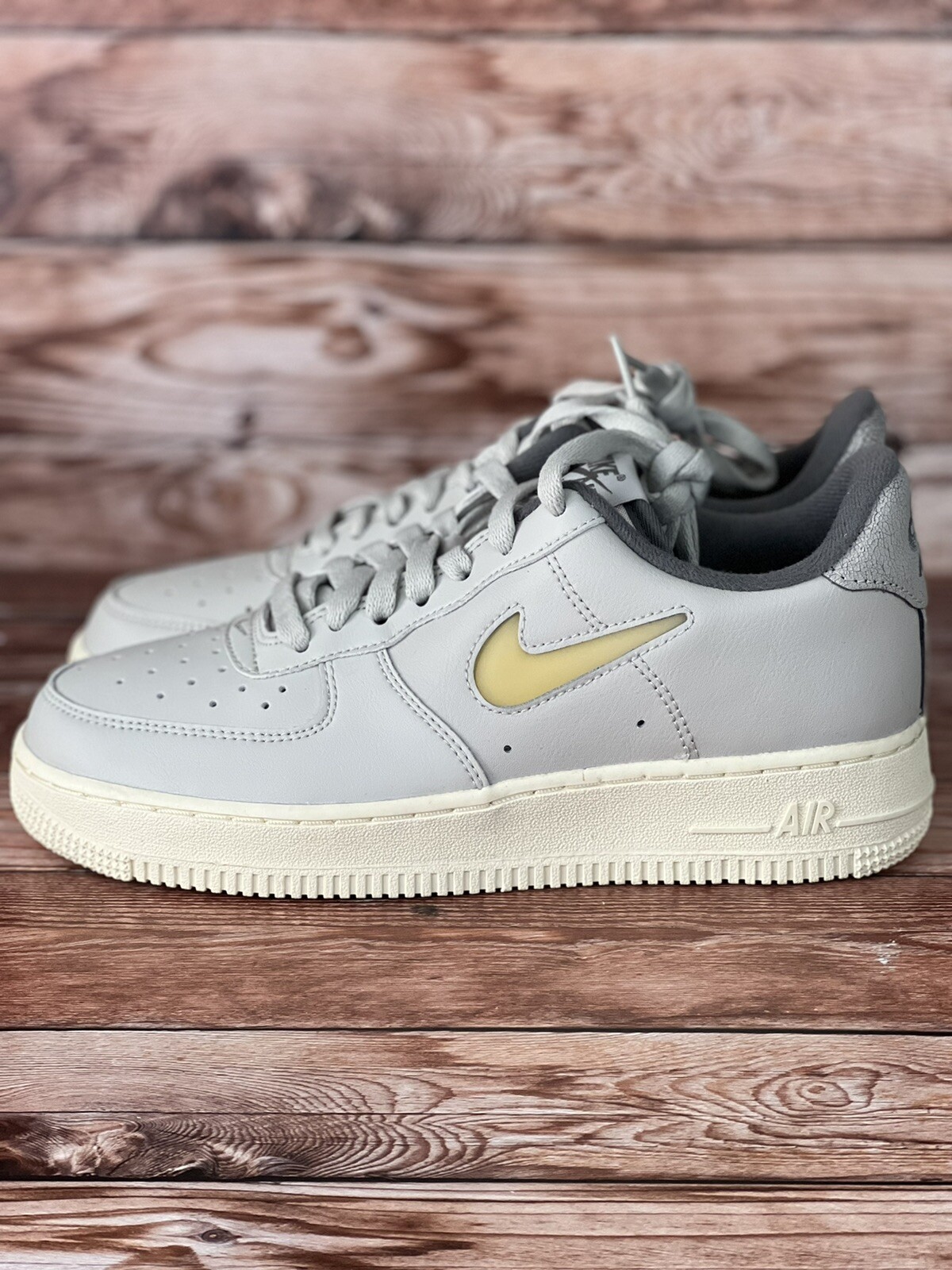 Nike Air Force 1 ’07 LX Light Bone Vanilla Shoes DC8894-001 Men’s 6.5 Women’s 8