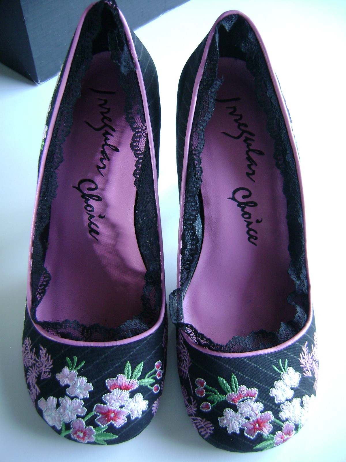 IRREGULAR CHOICE WOMEN’S SHOES 37 BLACK PINK FLORAL EMBROIDERY U.S. SIZE 6 PUMPS