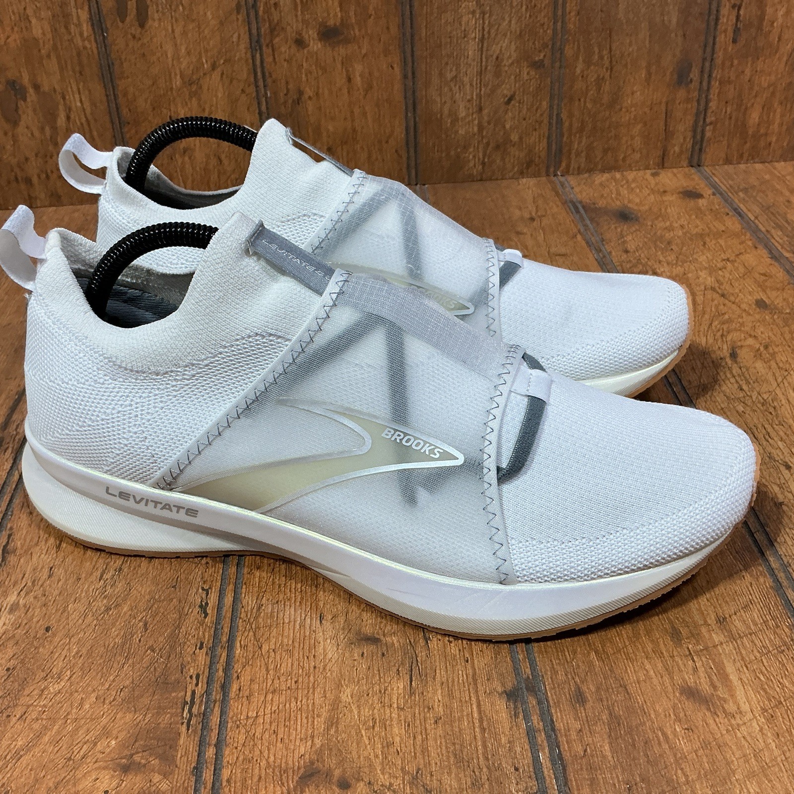 Brooks Levitate 4 LE Womens Size 10 White Silver Athletic Running Shoes Sneakers