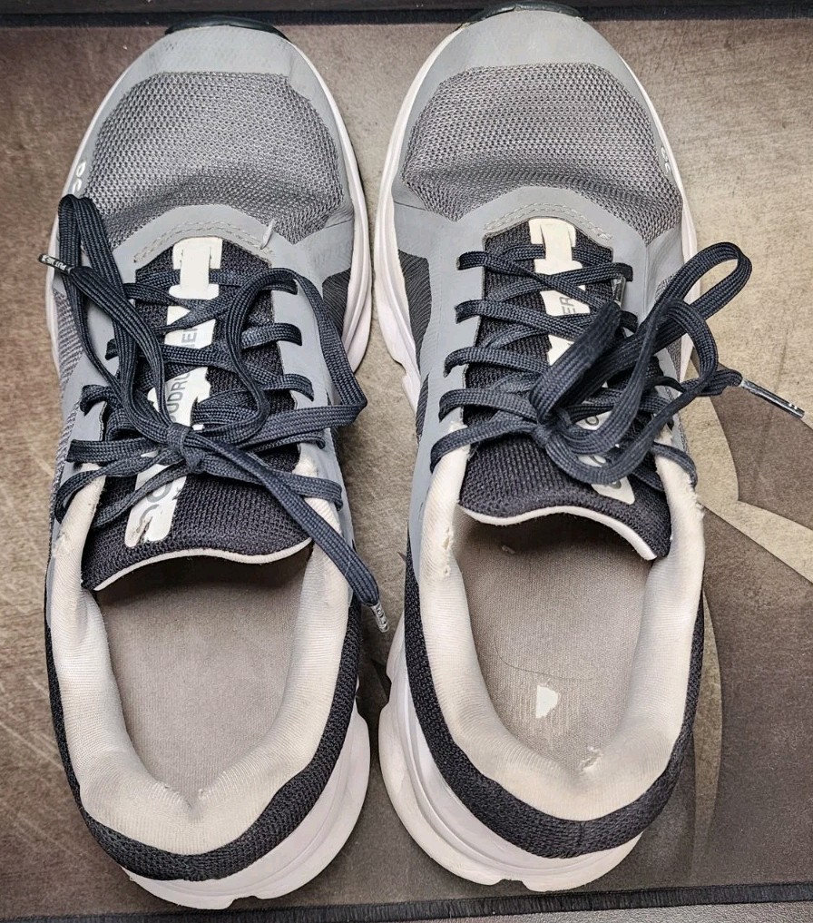 On Cloud Eclipse Black Runner Size 6.5 Women Tennis Shoes
