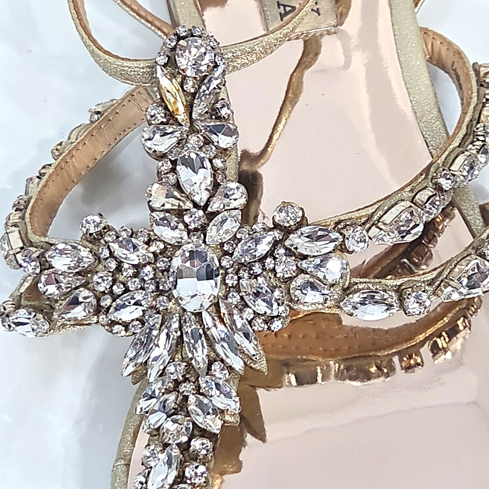 Badgley Mischka Hampden Leather Crystal Embellished Thong Sandals Gold Sz 7.5 M