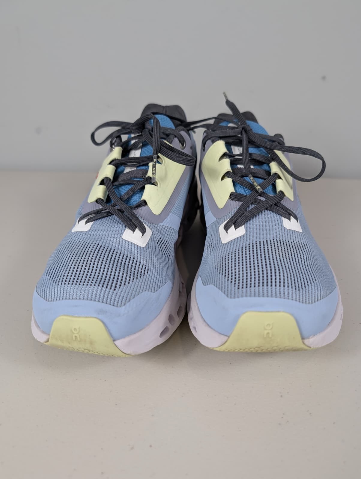 On cloud stratus sneakers in a chambray/lavender blue color women’s size 10W
