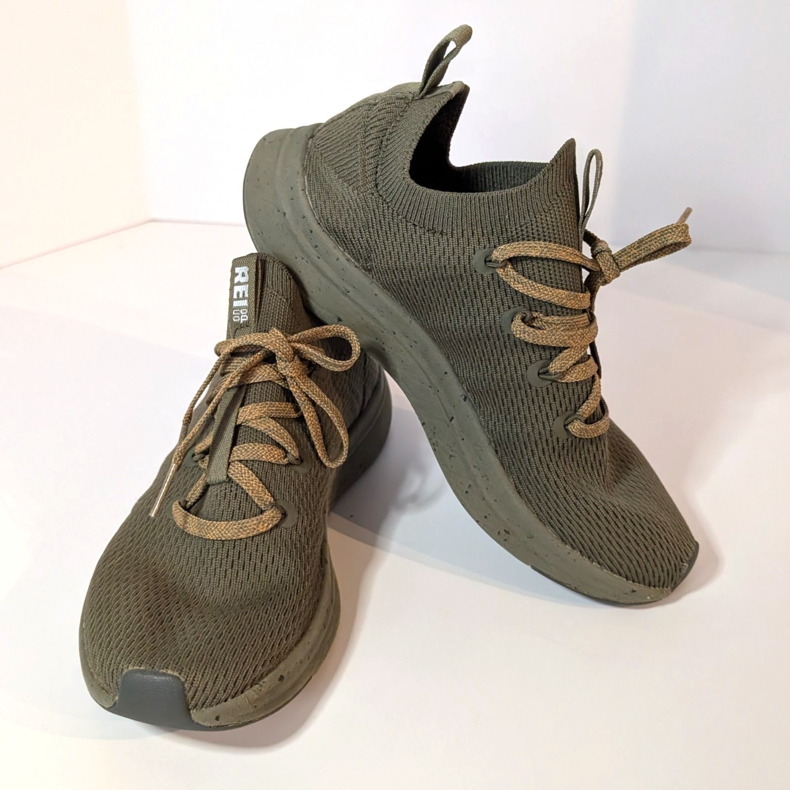 REI CoOp Beyonder Athletic Outdoor Hiking Shoes Olive Green Trailbed, Womens 7.5