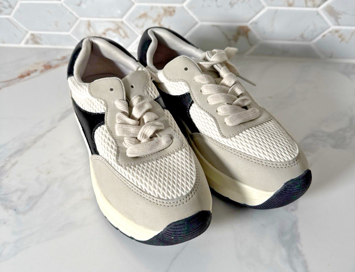 Time And Tru Women’s Size 6 Sneakers Memory Foam NEW Black / Cream / Gray