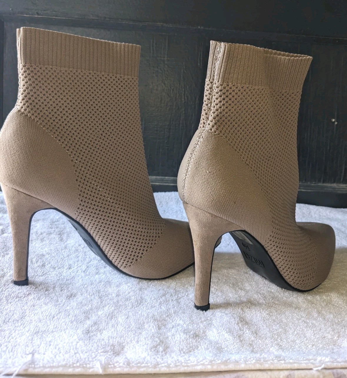 MIA McKinley Womens Beige Knit Sock Ankle Bootie Slip-On Pointed Toe 7.5