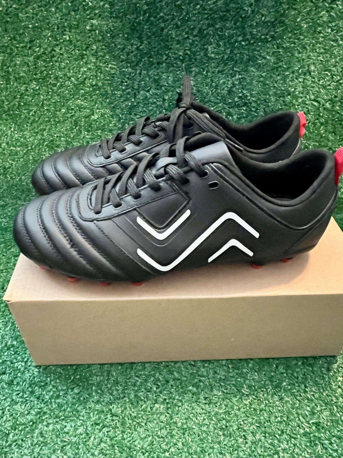 Ida Classica Women’s Soccer Cleats Size 9.5 Red New in Box