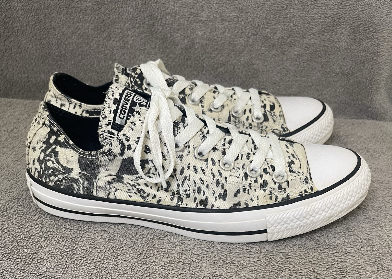 Converse Chuck Taylor All star Womens Size 9 Black White Print