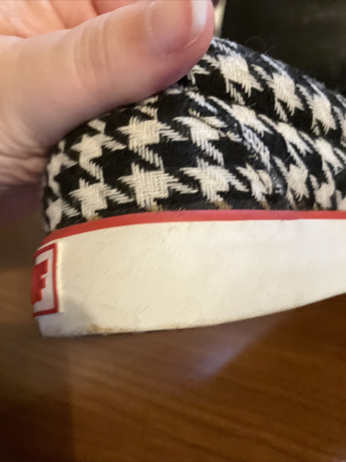 Gotta Flurt Women’s 7 Houndstooth Coastal Bama Slip On Skate Sneaker