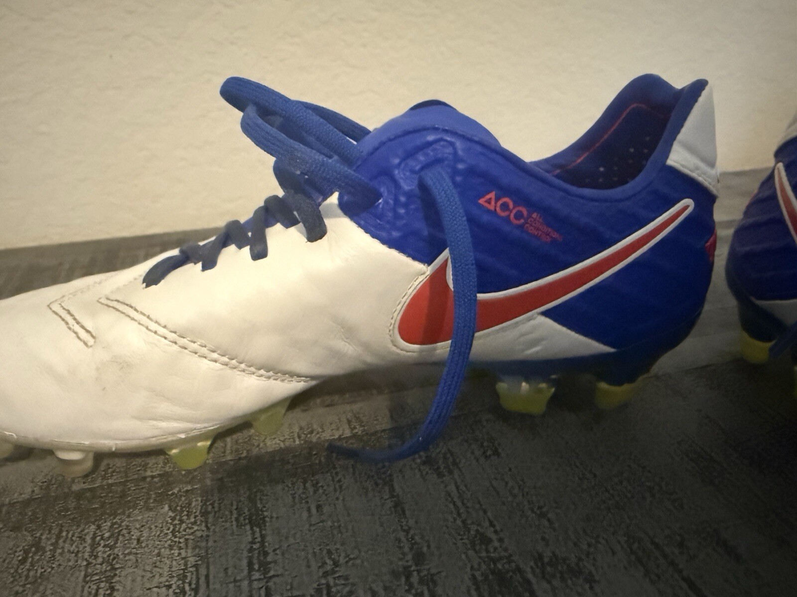 Size 8 Nike Tiempo Legend VI FG ACC Women Soccer Shoes, White/Blue 844248-164