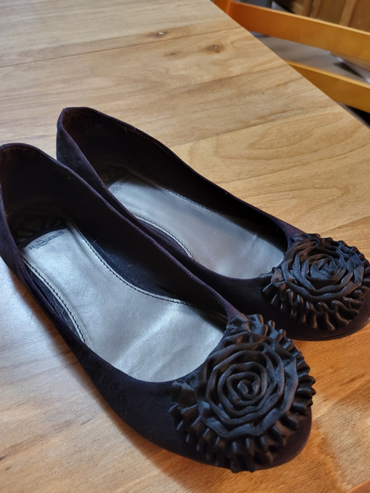 Ladies Black Shallow Toe Balarina Flats By FERGALICIOUS sz 9 Very Clean