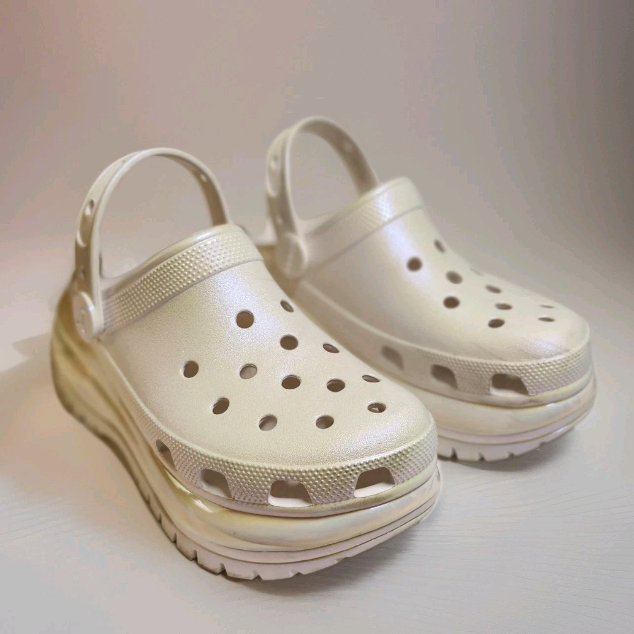 Crocs Mega Crush Iridescent Glitter Clog UNISEX [M10″/W12″]