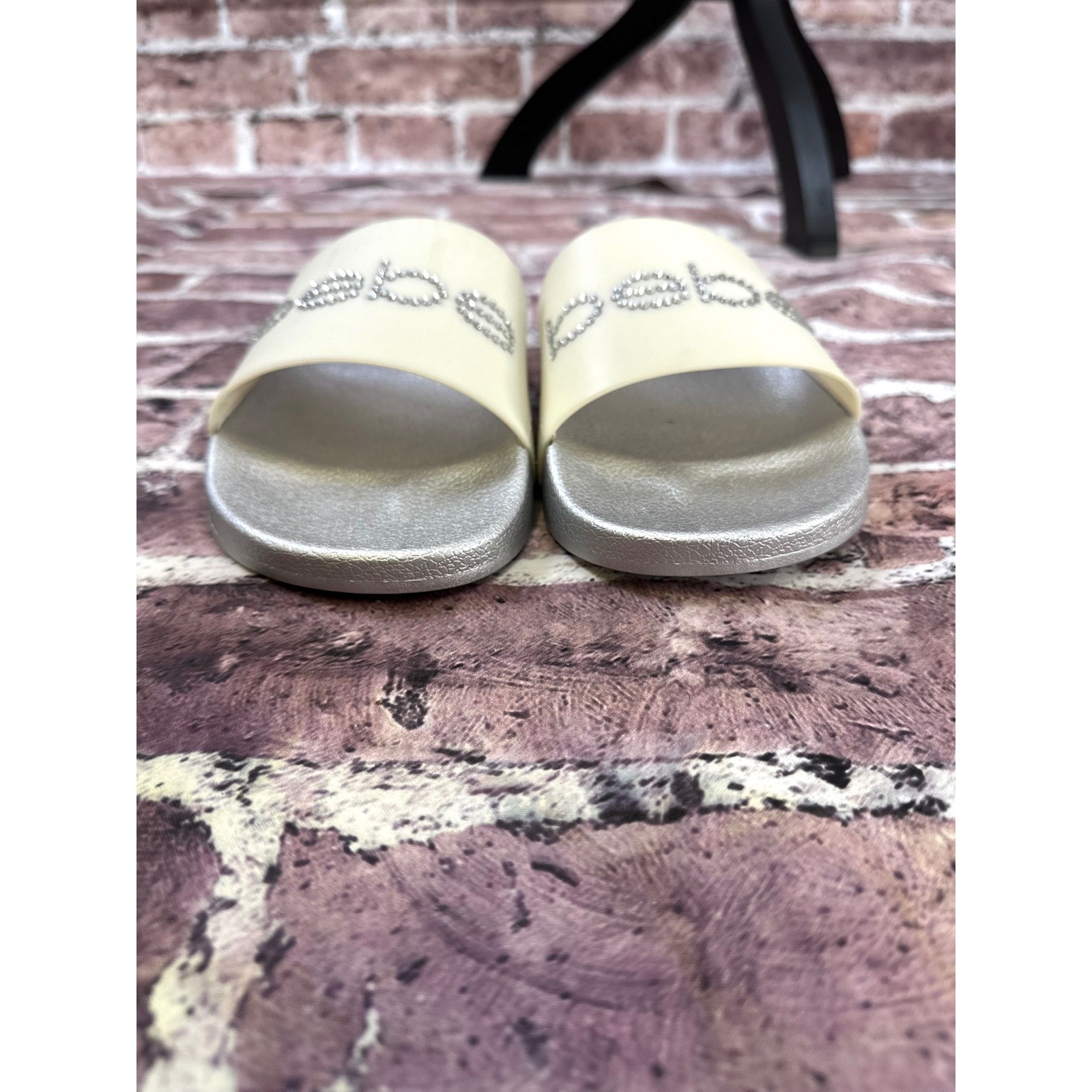 bebe Dahlia Silver Frost Rhinestone Logo Slide Sandals Womens 9 M Metallic Cream