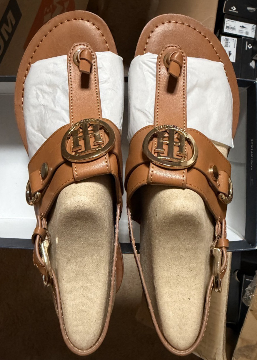 BRAND NEW Tommy Hilfiger Women’s 5.5 Luvee Flat Thong Sandals Dark Brown LL