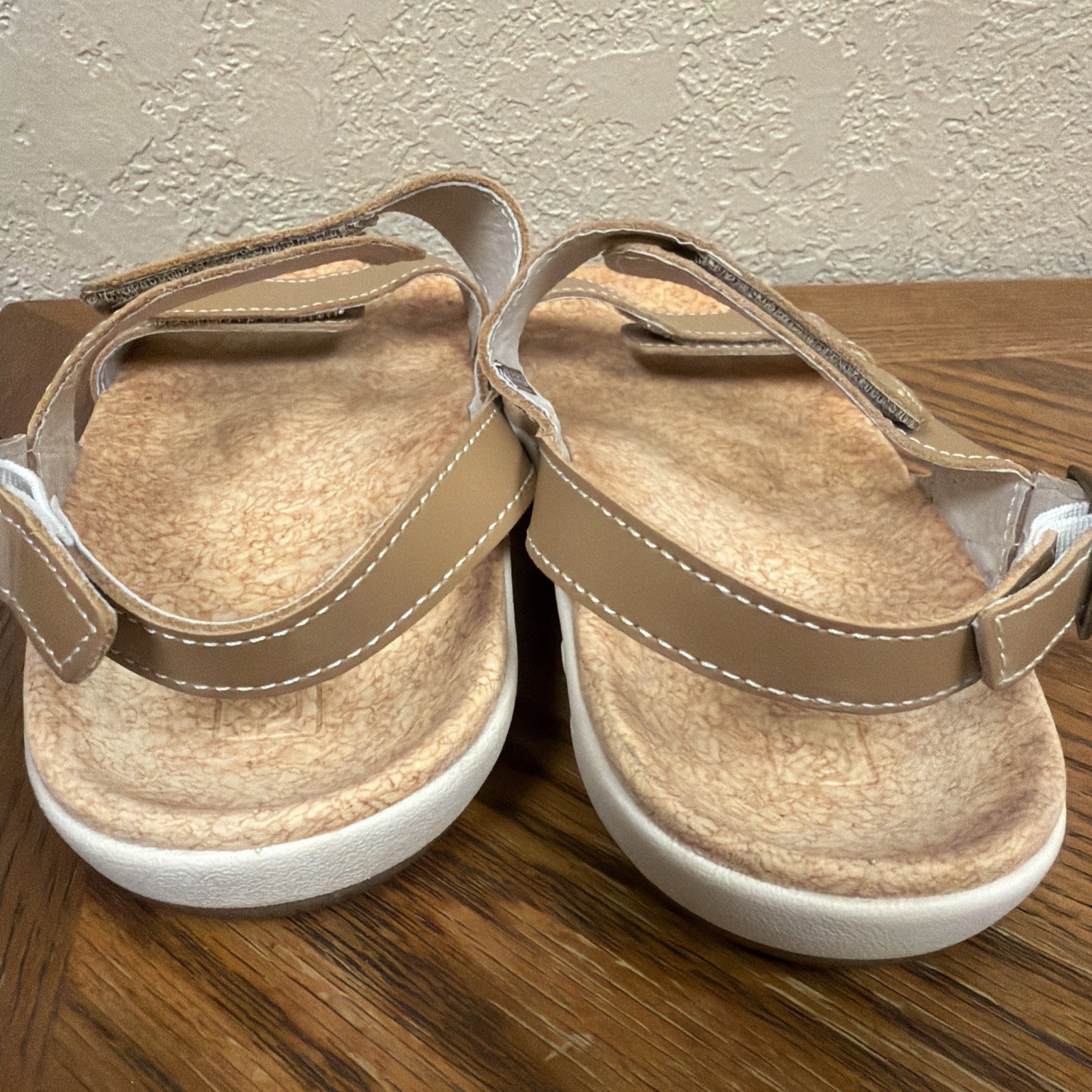 Spenco Women’s 7 ALEX BeigeLeather Singback Strappy Sandals Comfort EUC