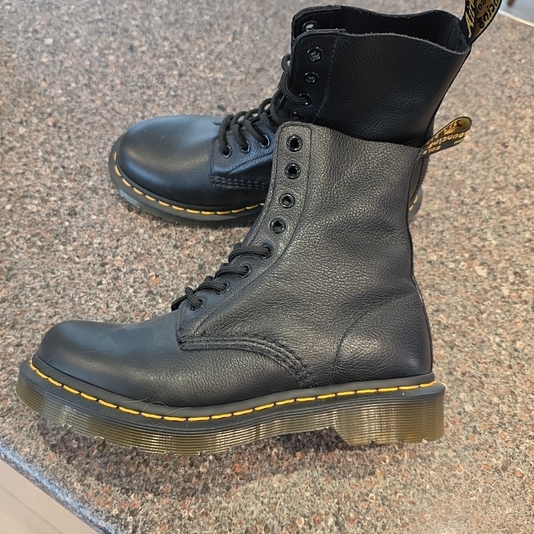 Dr. Martens Pascal 1460 Black Soft Pebbled Leather Boots Wmns Sz US 7 New Combat