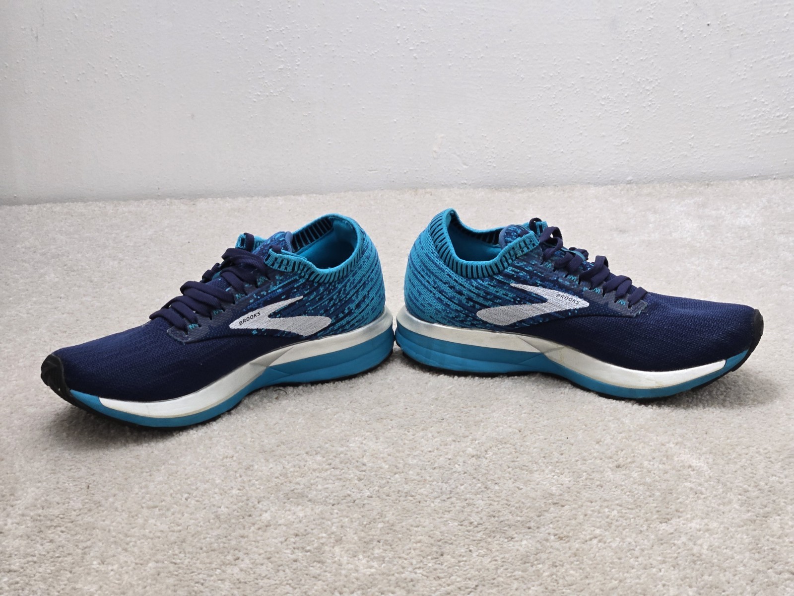 Brooks shoes women 7 B ricochet running walking DNA amp cushion turquois blue