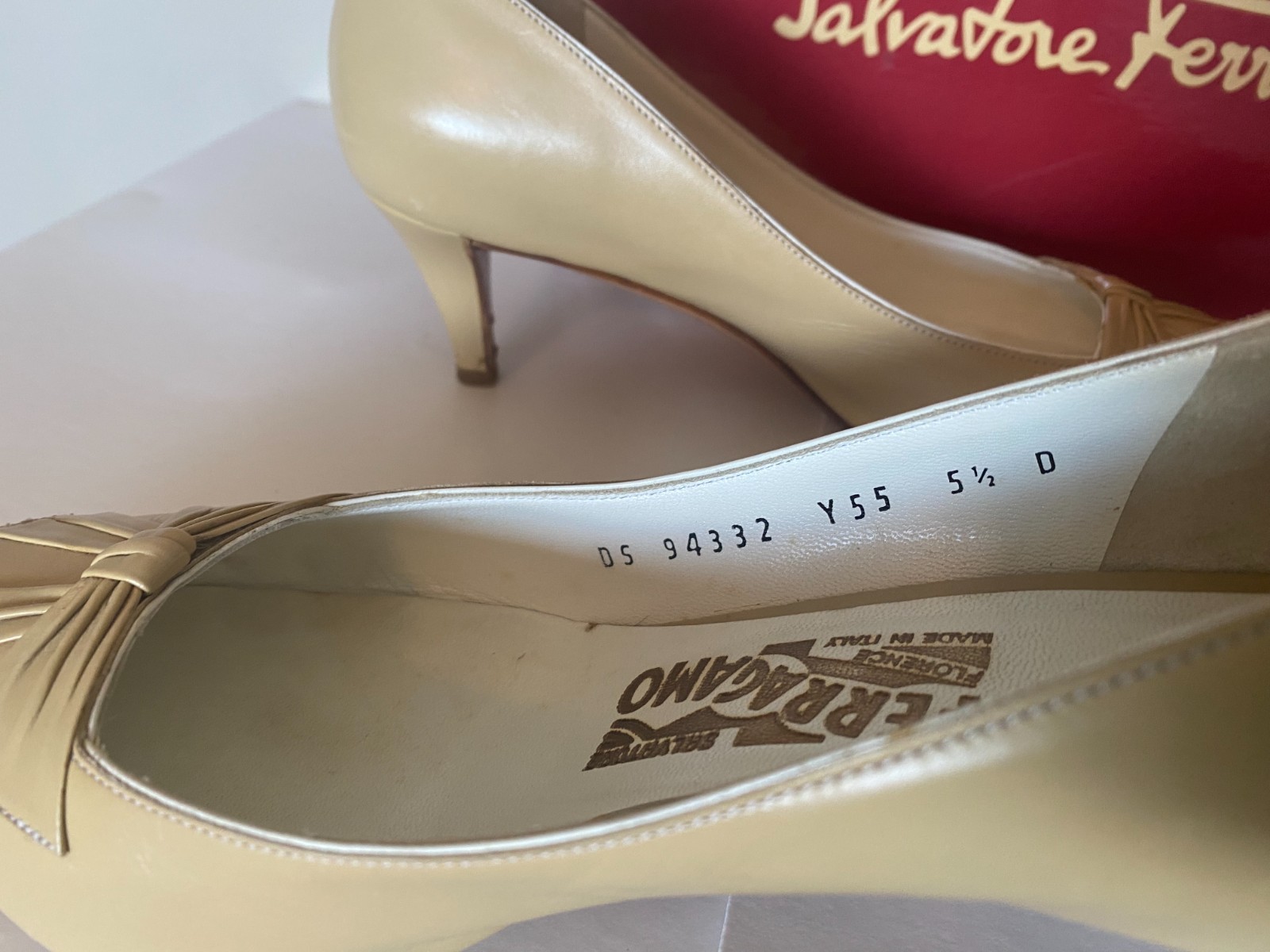 Vintage Salvatore Ferragamo Calfskin Leather «Carla» Kitten Heels Size 5 1/2
