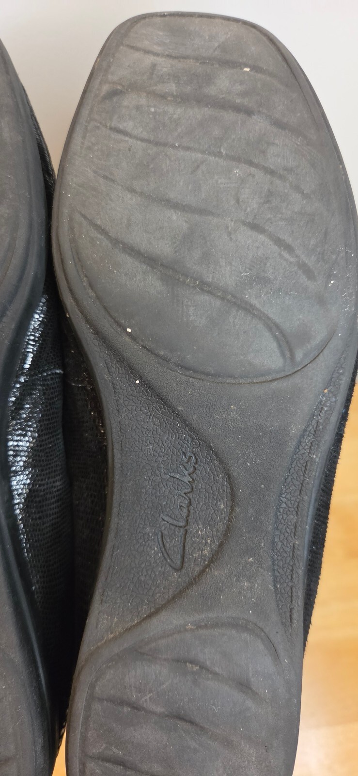 Clarks Black Textured Slip-On Loafers Women’s Size 9W